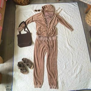 JUICY COUTURE VELOUR TAN BROWN TRACKSUIT TWO PIECE SET RUNNING Y2K 90s TREND